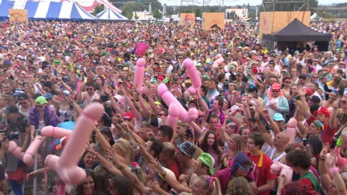 2017-08-27 00:00:00 - 20.000 "marginalen" gooien alle remmen los op Kamping Kitsch