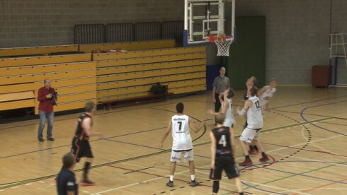 2016-10-09 00:00:00 - Sijsele wint West-Vlaams duel in het basketbal