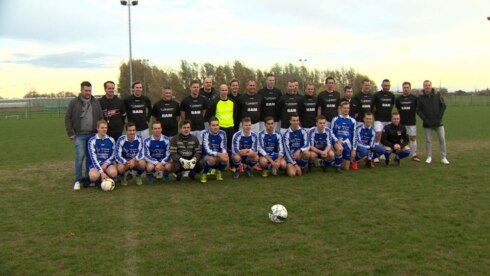 2016-11-20 00:00:00 - (Ex-)wielrenners voetballen voor goed doel