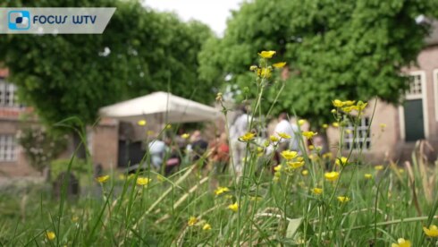 2022-05-22 00:00:00 - Poëziewandeling met grensdichters is een succes