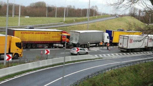 2018-01-16 00:00:00 - Ongeval met vrachtwagens in Kortrijk-Zuid