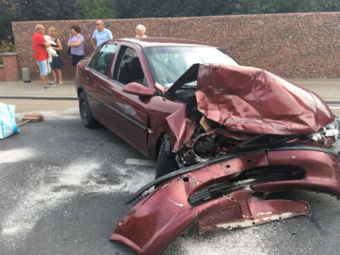 2018-07-23 00:00:00 - Bestuurder ramt drie geparkeerde wagens in Kuurne