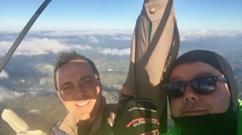 2019-10-14 00:00:00 - Belgisch afstandsrecord met luchtballon voor Zwevegemnaar