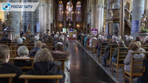 2022-04-03 00:00:00 - Misdienst in het West-Vlaams zorgt voor volle kerk