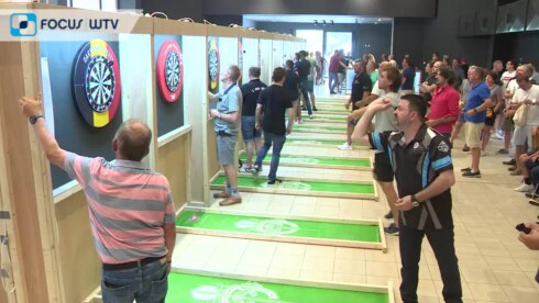 2022-07-24 00:00:00 - Amateurs leren van toppers op dartstornooi in Oostduinkerke