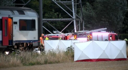 2023-07-31 00:00:00 - 23-jarige bestuurder overlijdt na aanrijding door trein 