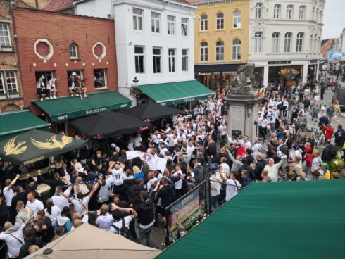 2023-07-27 00:00:00 - Honderden fans van Aarhus bouwen feestje in Brugge nog voor de match