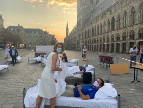 2020-09-16 00:00:00 - Logiesverstrekkers brengen nacht door op Ieperse markt