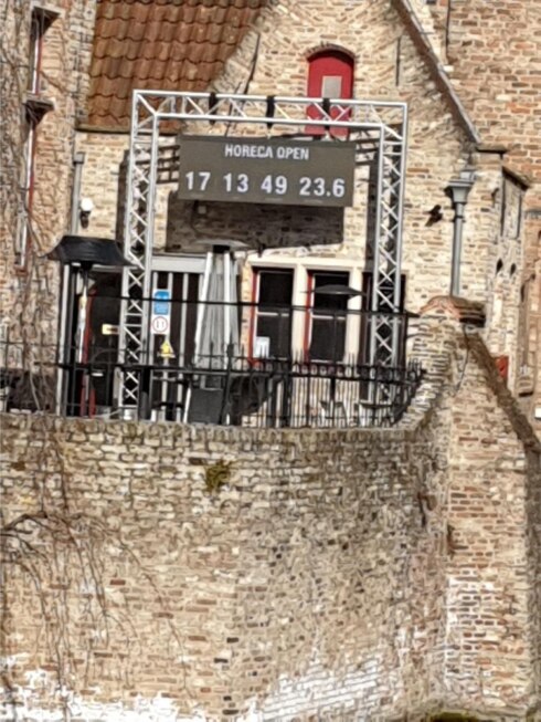 2021-04-13 00:00:00 - Horeca-uitbater plaatst aftelklok in hartje Brugge