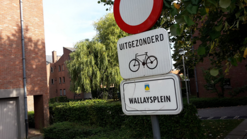 2016-09-19 00:00:00 - Agressieveling valt ambulanciers en agenten aan