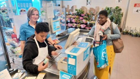 2022-06-02 00:00:00 - Kinderen springen bij in grootwarenhuis