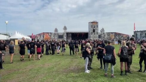2021-08-13 00:00:00 - Vrije en onbezonnen sfeer op coronavrij festivalterrein Alcatraz