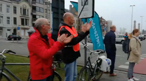 2019-03-21 00:00:00 - Applaus en fietslichtjes voor fietsers in Oostende