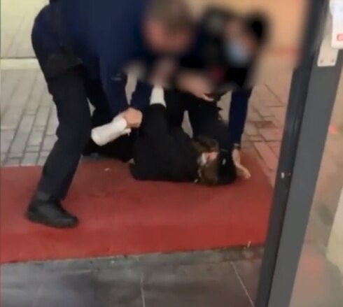 2022-01-22 00:00:00 - Reactie politie Oostende op filmpje arrestatie 14-jarig meisje