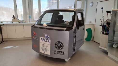 2021-05-14 00:00:00 - AZ Delta leert patiënten vlot in en uit auto stappen