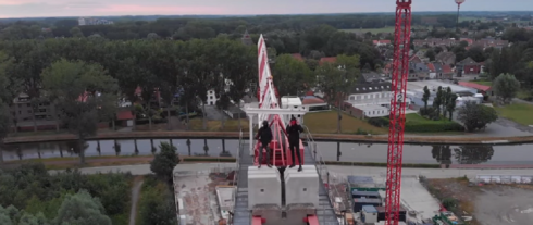 2019-08-23 00:00:00 - Burgemeester streng voor waaghalzen die klimmen op torenkraan