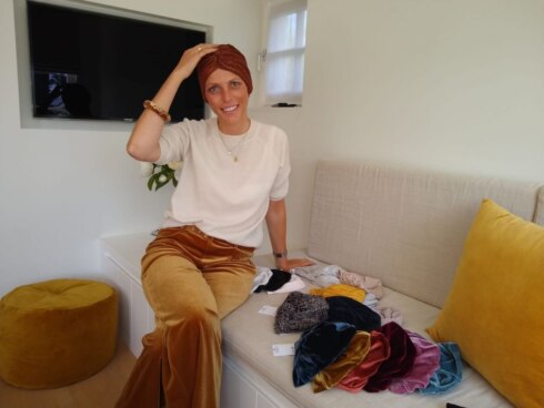 2019-08-22 00:00:00 - Unieke mutsjes voor vrouwen die door chemo hun haar verliezen