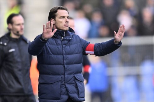 2023-01-08 00:00:00 - Scott Parker verliest bij z'n debuut als Club-trainer