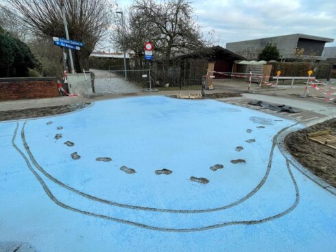 2021-12-19 00:00:00 - Onbekende loopt door pas gegoten beton in Roeselare
