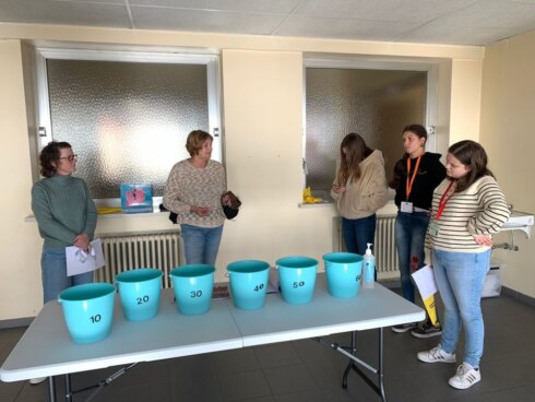 2021-10-13 00:00:00 - Wakosta? Leerlingen leren omgaan met geld op budgetbeurs