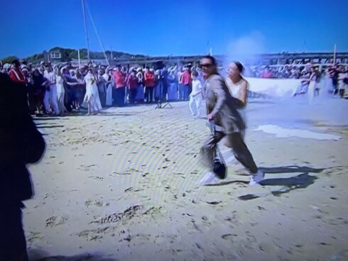 2022-07-10 00:00:00 - 16-jarige danseres gewond geraakt door vuurpijl op strand van Blankenberge