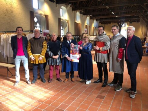 2023-04-25 00:00:00 - Heilig Bloedprocessie Brugge pakt uit met nieuwe kostuums