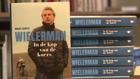 2020-03-05 00:00:00 - Wielerjournalist Renaat Schotte schrijft boek