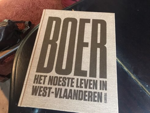 2017-12-08 00:00:00 - Boek 'Boer' belicht noeste leven van landbouwer