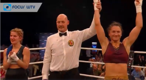 2022-10-16 00:00:00 - Boks: Oshin Derieuw blijft ongeslagen