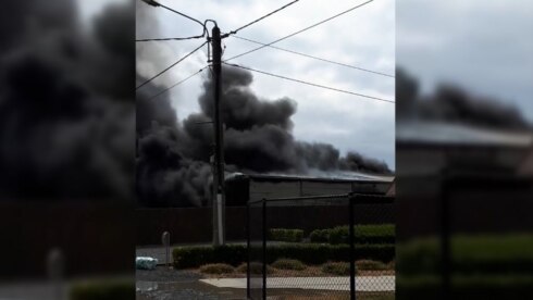 2020-06-05 00:00:00 - Zware loodsbrand in Sint-Eloois-Winkel