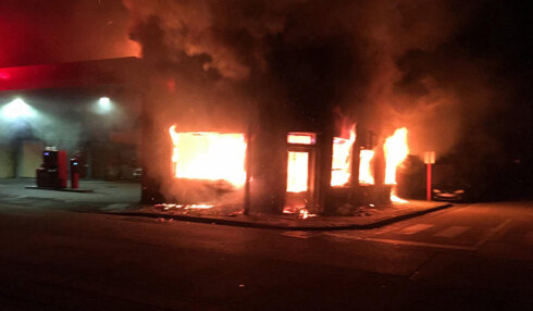 2019-03-14 00:00:00 - Brand vernielt huis naast tankstation in Zedelgem