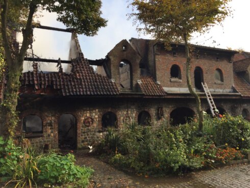 2016-10-29 00:00:00 - Schuur uitgebrand in Ingelmunster