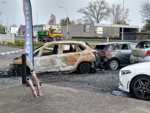 2019-04-12 00:00:00 - Auto gaat in de vlammen op in verhuurbedrijf