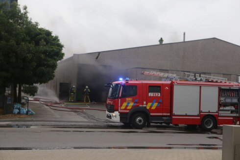 2020-07-20 00:00:00 - Bedrijfshal Cartec Packaging onder rook door brandstichting