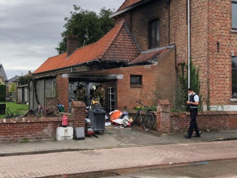 2020-09-03 00:00:00 - Man licht gewond na uitslaande brand in Koekelare