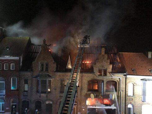2020-09-27 00:00:00 - Brand verwoest telecomwinkel in Lombardsijde