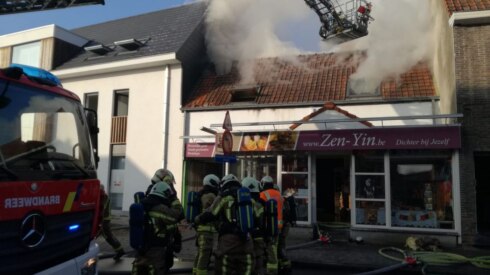 2019-12-03 00:00:00 - Omgevallen kaars zorgt voor brand in spirituele winkel