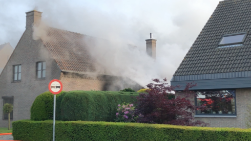 2018-05-25 00:00:00 - Huis onbewoonbaar door brand in Assebroek