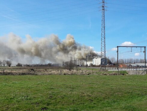 2018-03-20 00:00:00 - 1.500 biggen komen om bij bedrijfsbrand in Deerlijk