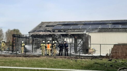 2019-11-17 00:00:00 - Brand legt loods in Heestert in de as