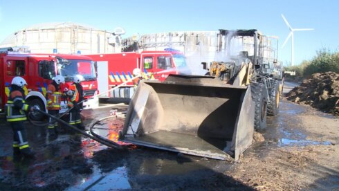 2016-09-27 00:00:00 - Bulldozer gaat in vlammen op