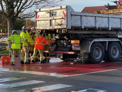 2020-10-28 00:00:00 - Jonge fietser (12) komt onder vrachtwagen terecht in Brugge