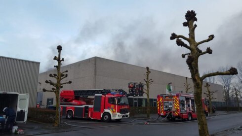 2018-12-20 00:00:00 - Nog veel rook door restbrand bij Matco in Waregem