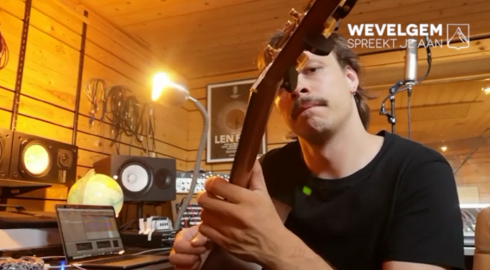 2019-08-26 00:00:00 - Opmerkelijk: rockfrontman zet Wevelgem op muziek