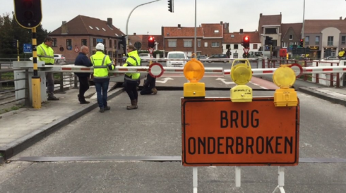 2016-10-07 00:00:00 - Kruispoortbrug Brugge dicht voor verkeer