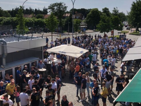 2022-05-22 00:00:00 - Club-supporters vieren titel op de Platse