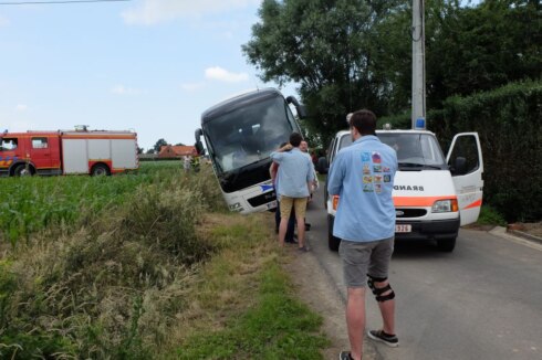 2016-07-04 00:00:00 - Bus met kinderen kantelt in Roesbrugge
