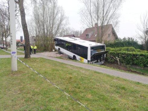 2022-03-29 00:00:00 - Ongeval lijnbus Sijsele: "Twaalf passagiers lichtgewond"