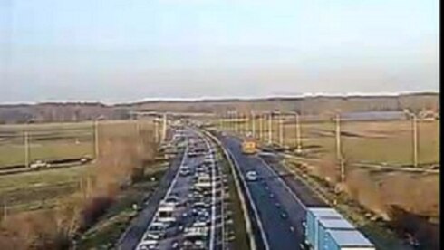 2023-02-06 00:00:00 - Ongeval E403: weg weer vrij; file lost op