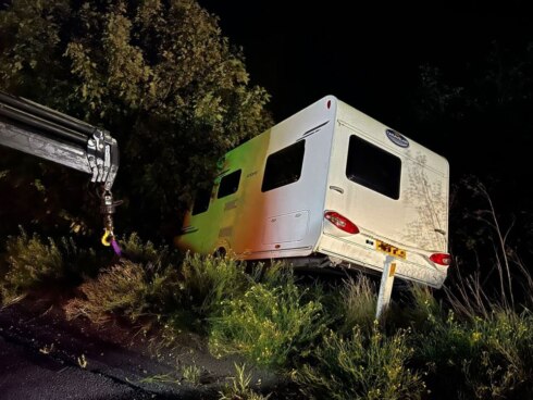 2023-09-07 00:00:00 - Weer caravan in de gracht langs de E40 in Veurne